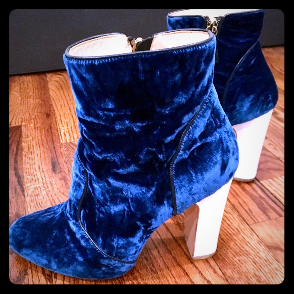 Bionda Castana midnight blue velvet booties